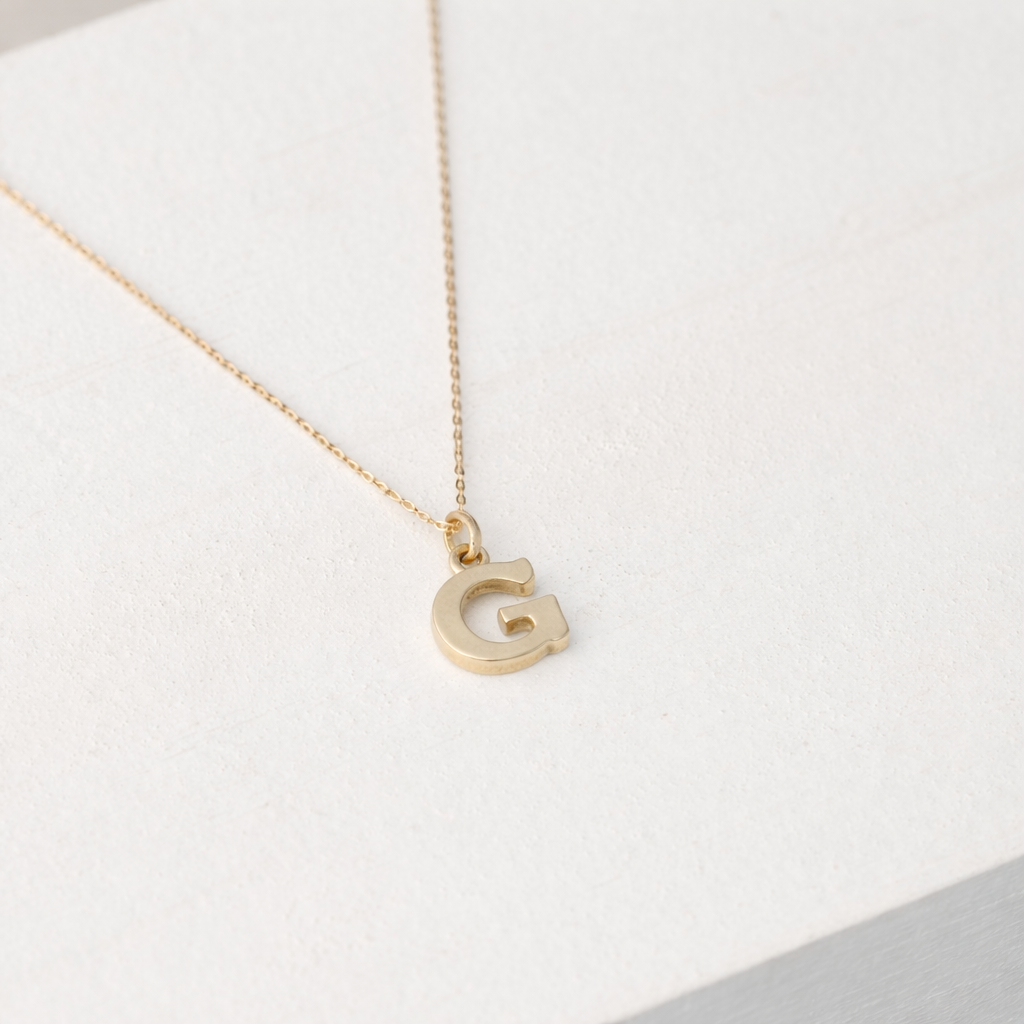 Initial Pendant & Chain G - M (18ct Gold)