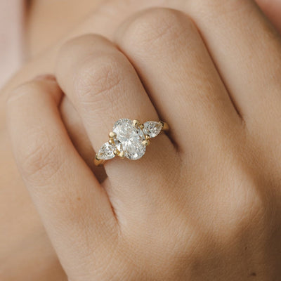 Oval Diamond Engagement Rings 